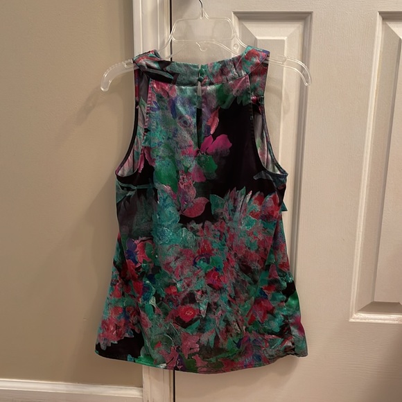 Sleeveless blouse - Picture 2 of 2